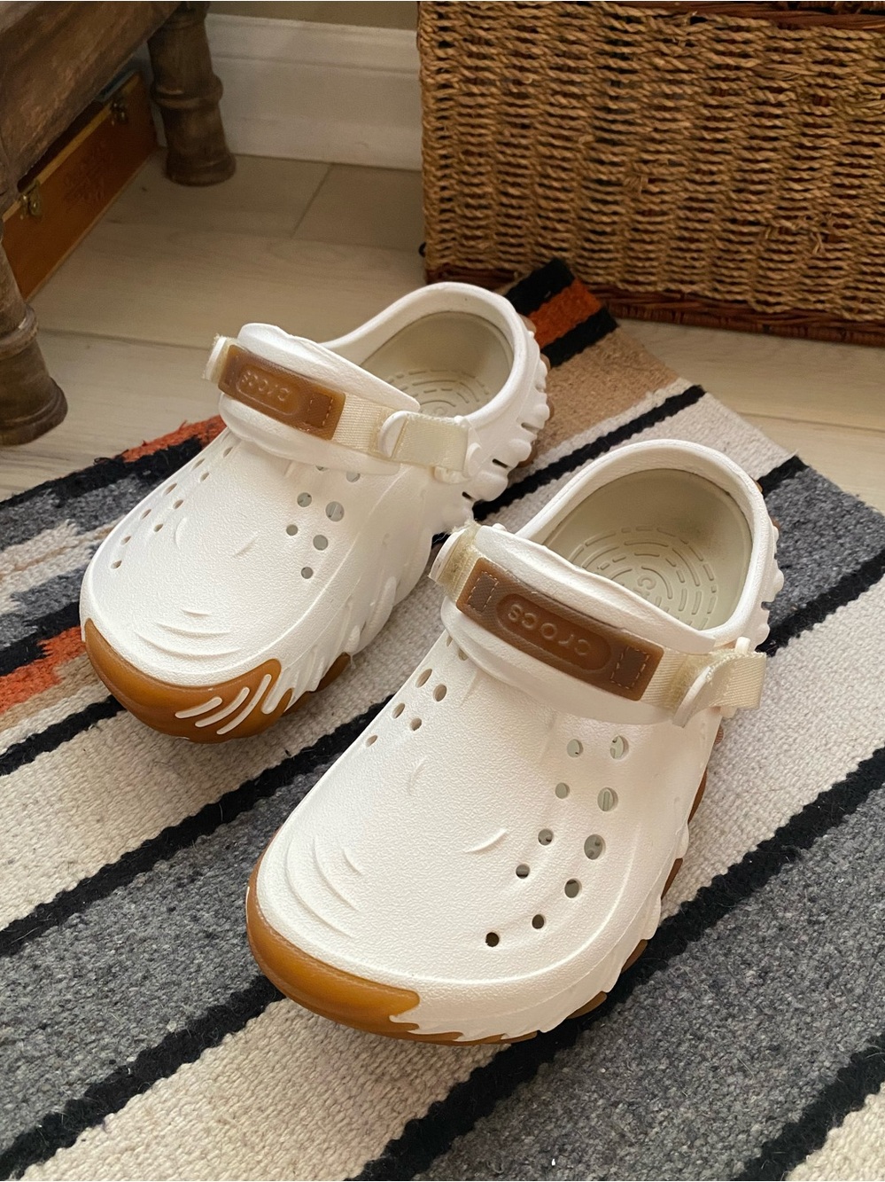 Women’s Size 6 CROCS Echo Gum RO Clog, White and Tan